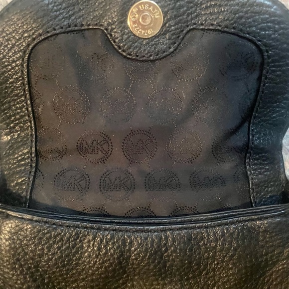 Micheal Kors Cross Body Purse - Picture 4 of 5